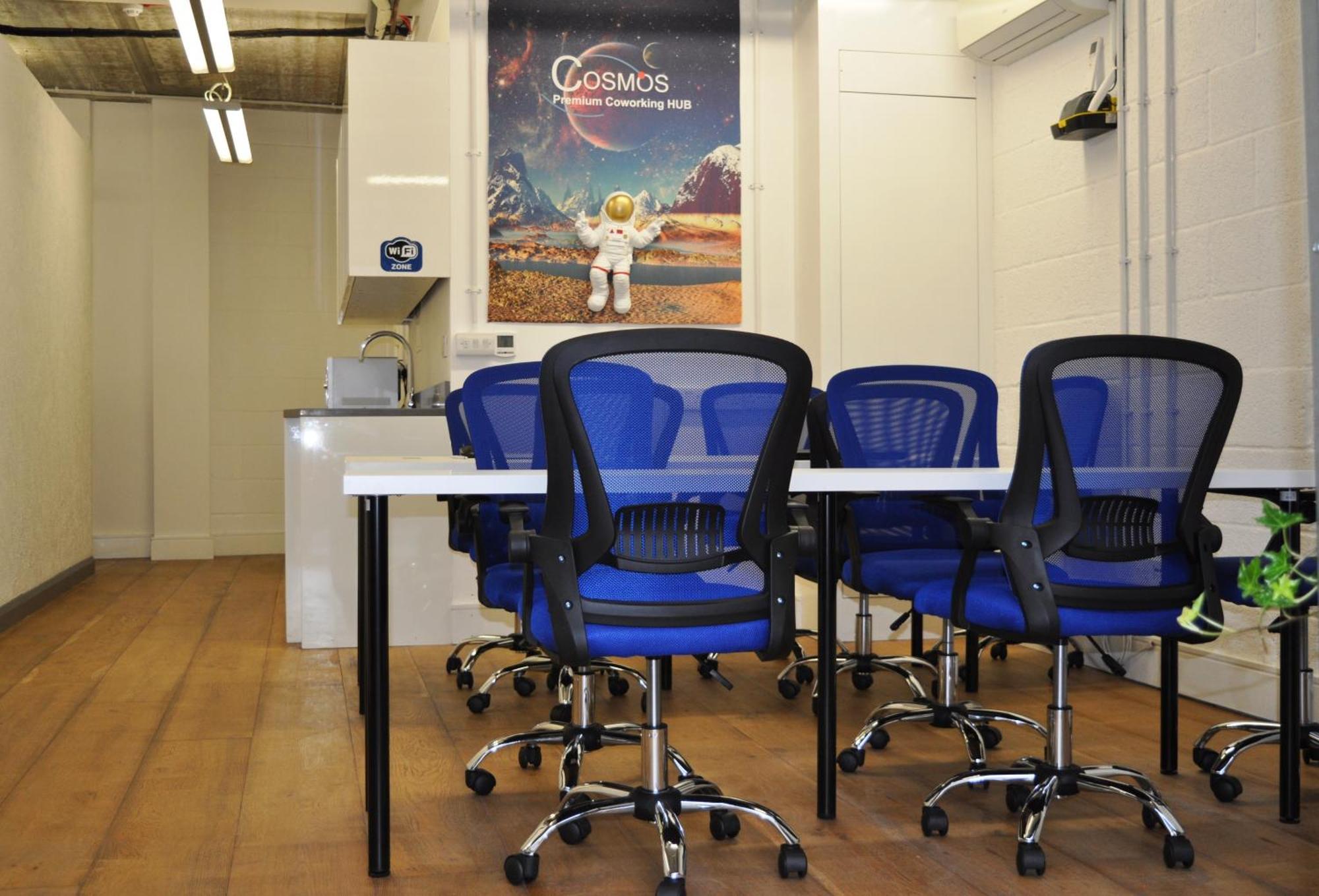 Cosmos Capsule Coworking Hotel cápsula