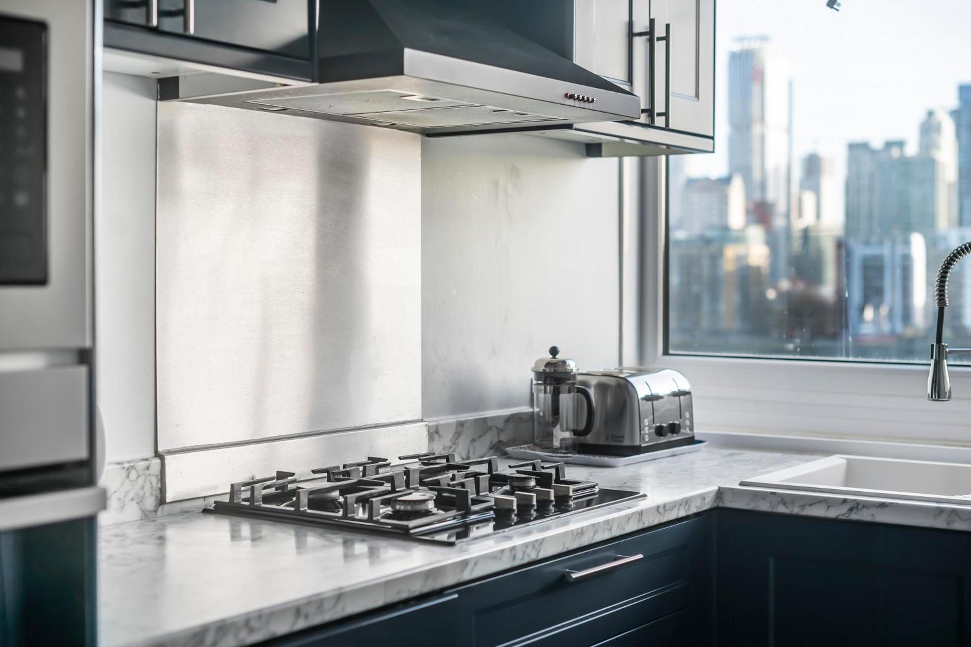 Homestay Two Stunning Bedrooms & Private Balcony & River View London
