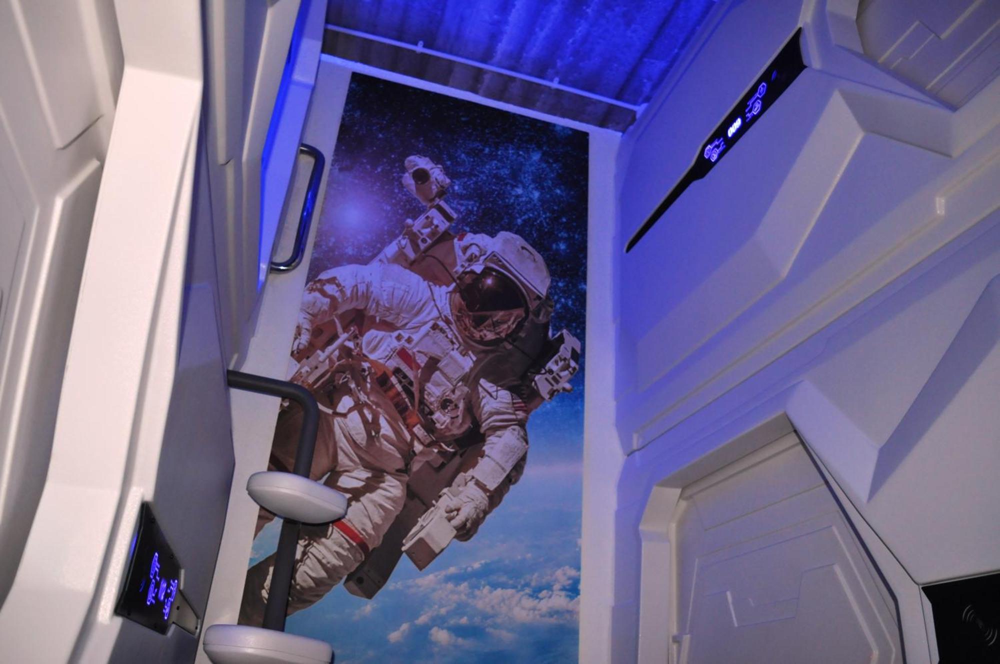 Hotel cápsula Cosmos Capsule Coworking