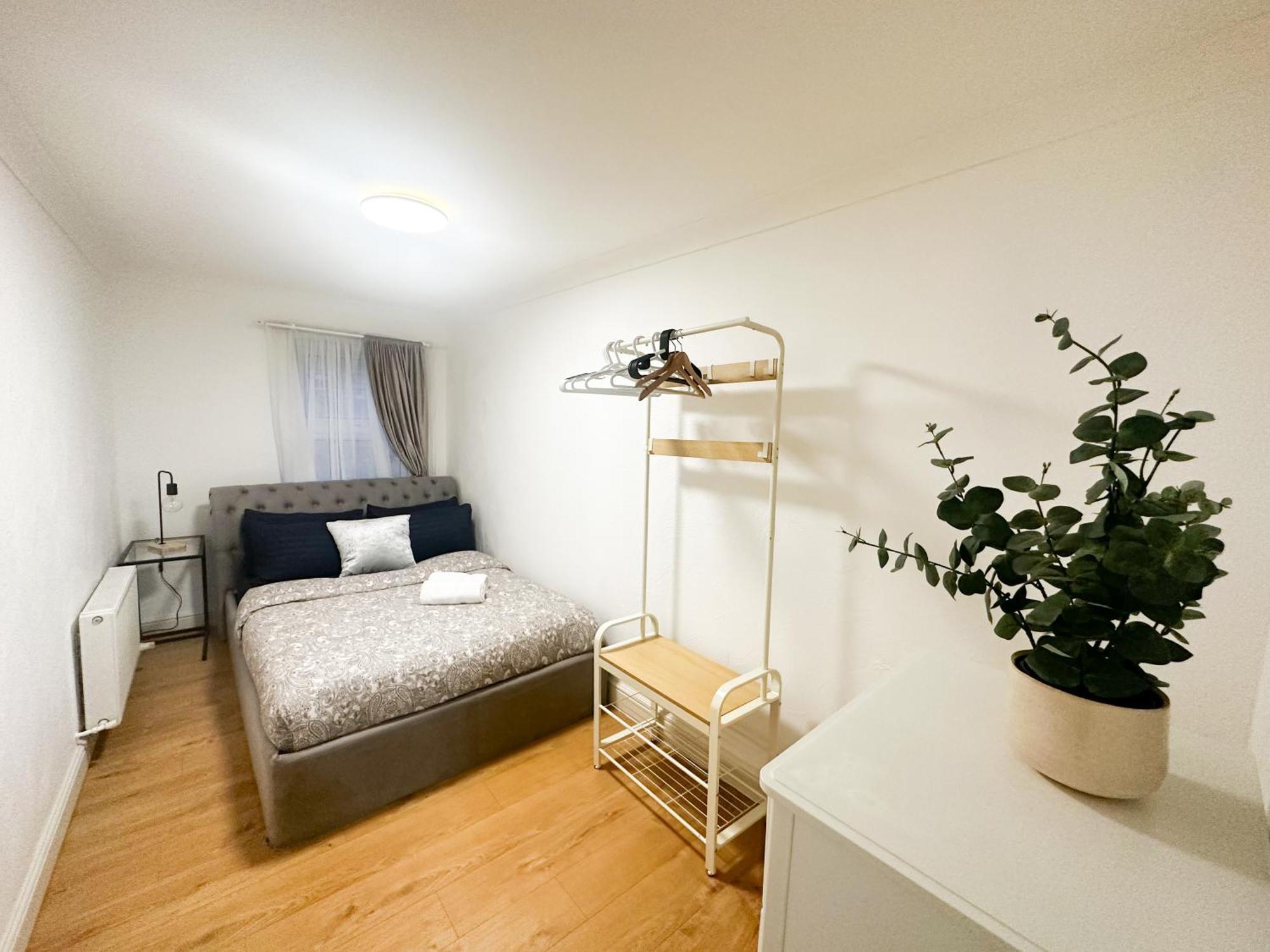 Flat 4, In Aldgate