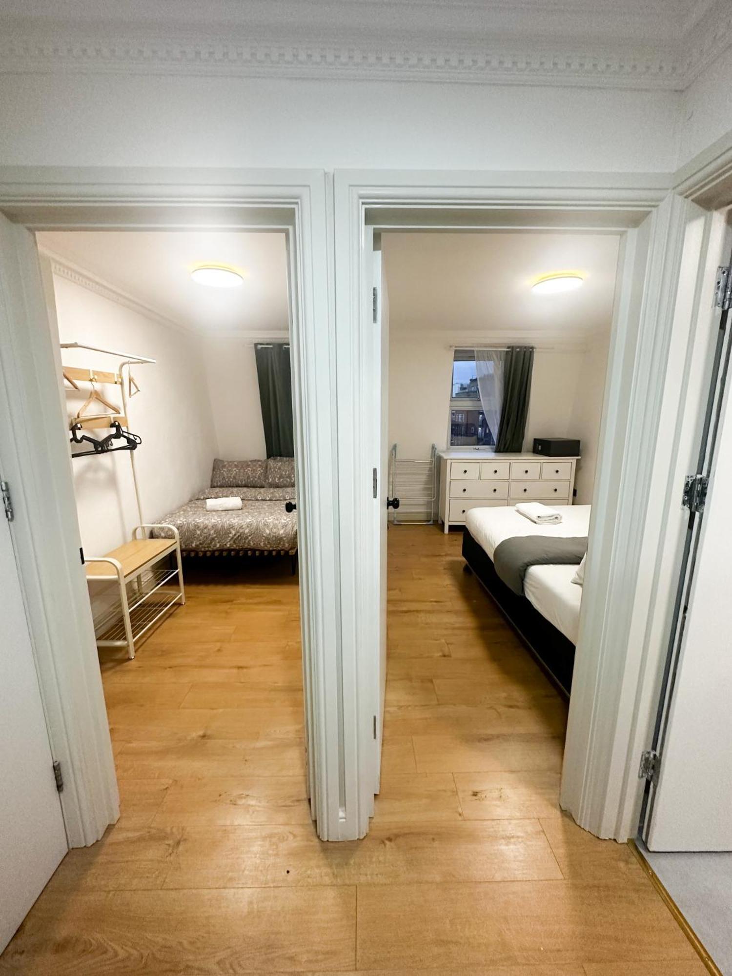 Flat 4, In Aldgate