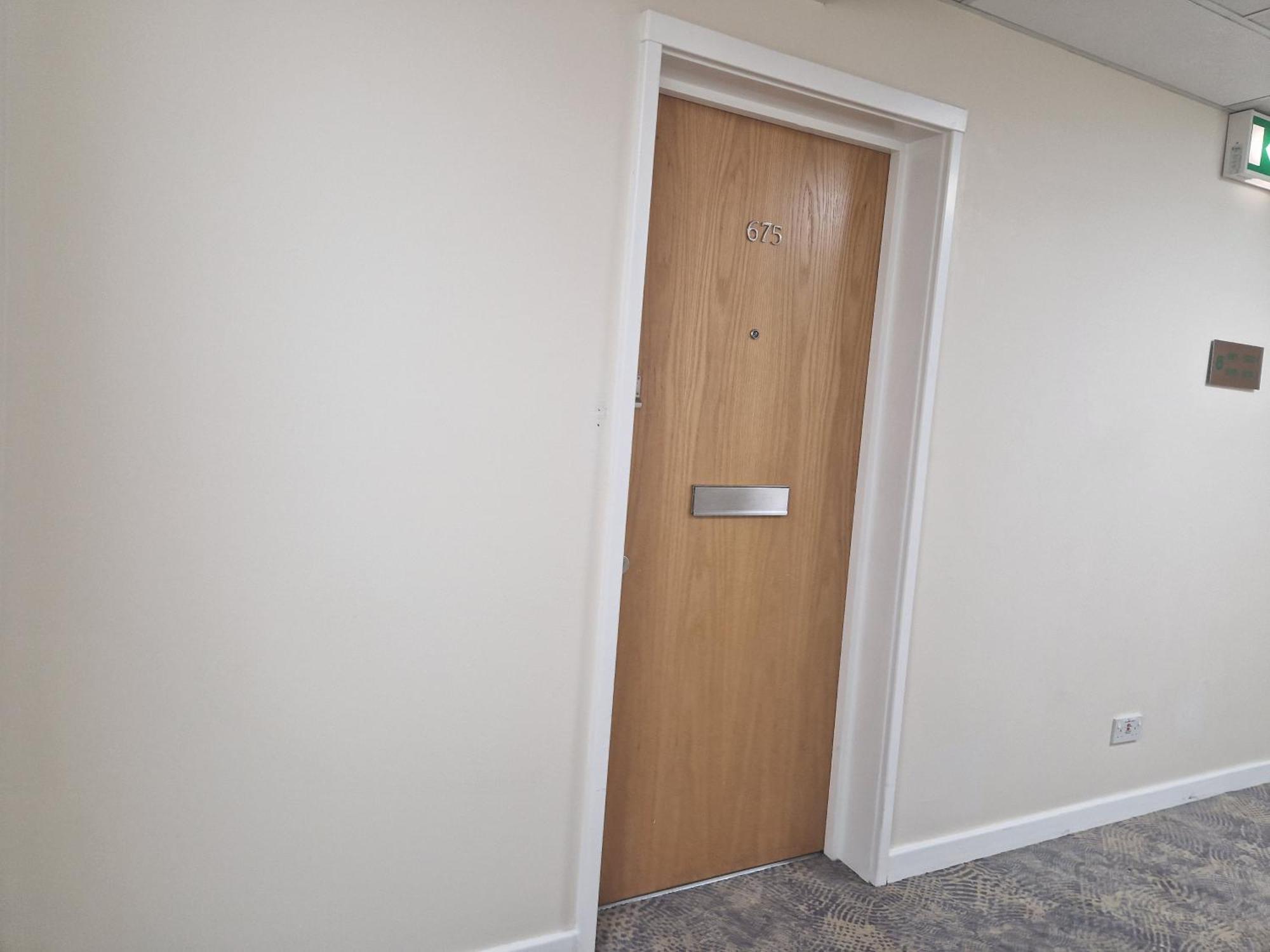 Large 1 Bed Flat Near Hyde Park Apartment *