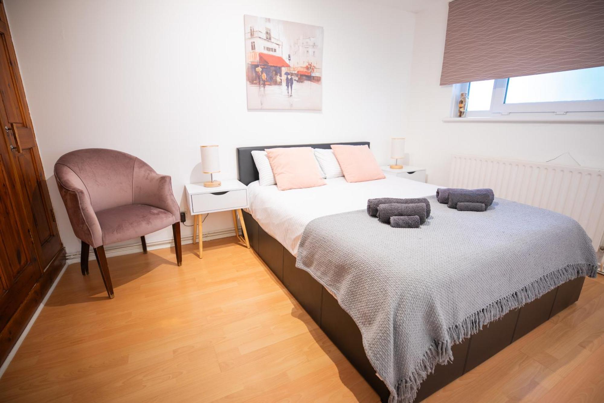 Bright And Spacious One Bedroom Apparment, Free Parking Londres