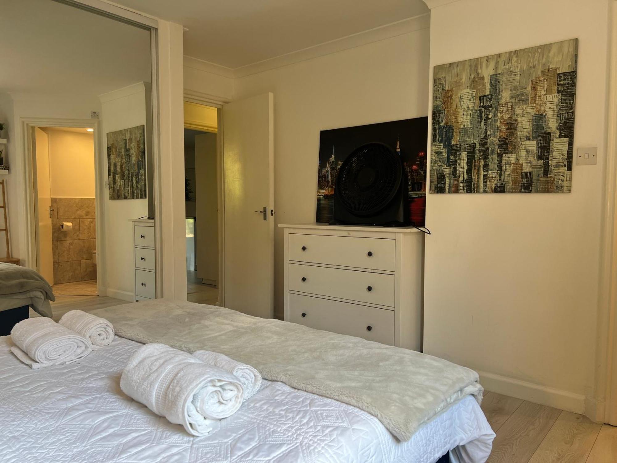 Tower Bridge King Bed En-suite With Parking & Balcony Apartment London