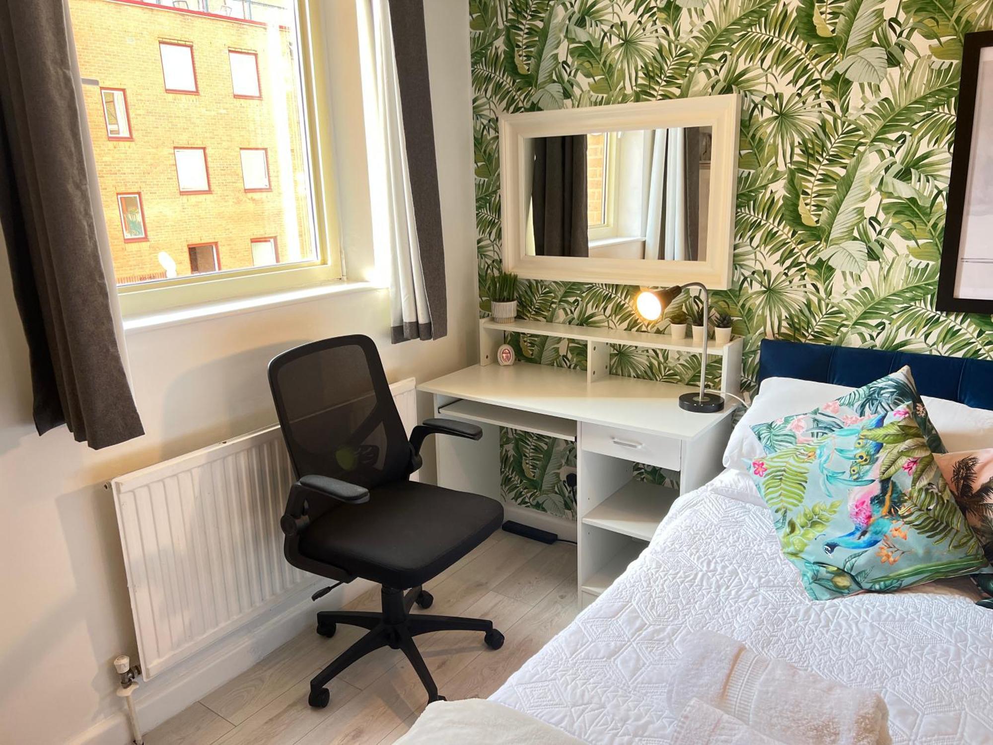 Tower Bridge King Bed En-suite With Parking & Balcony *