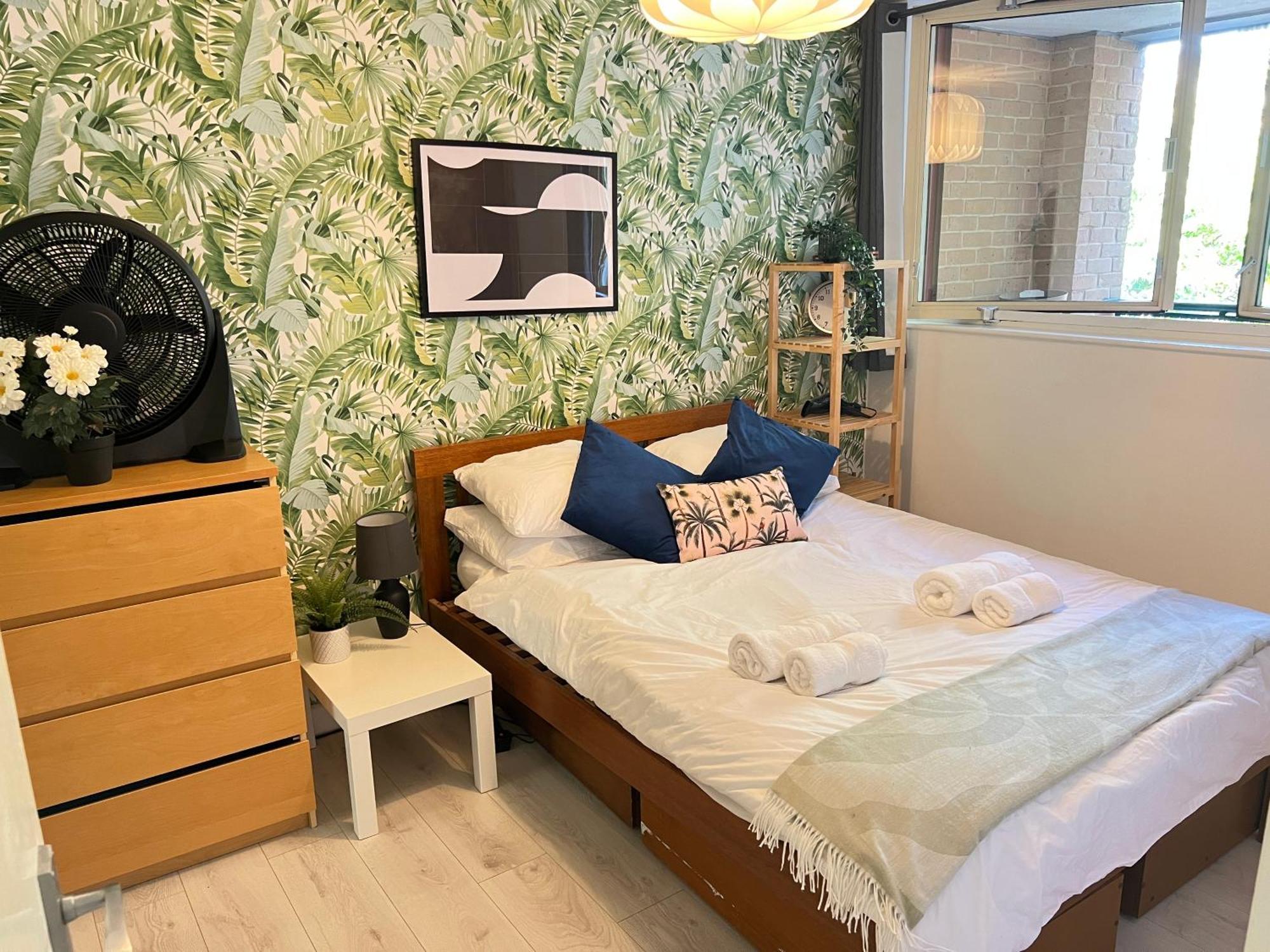 Tower Bridge King Bed En-suite With Parking & Balcony