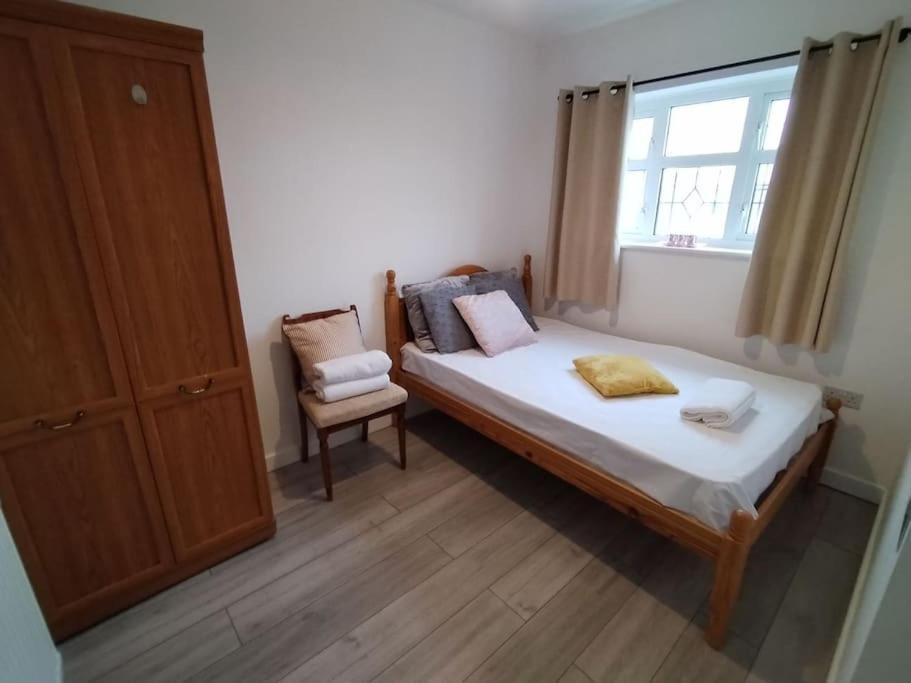 Cosy Near E1