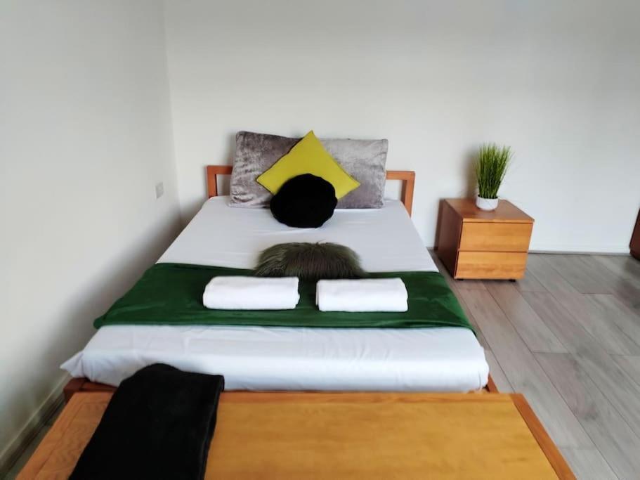 Cosy Near E1 London