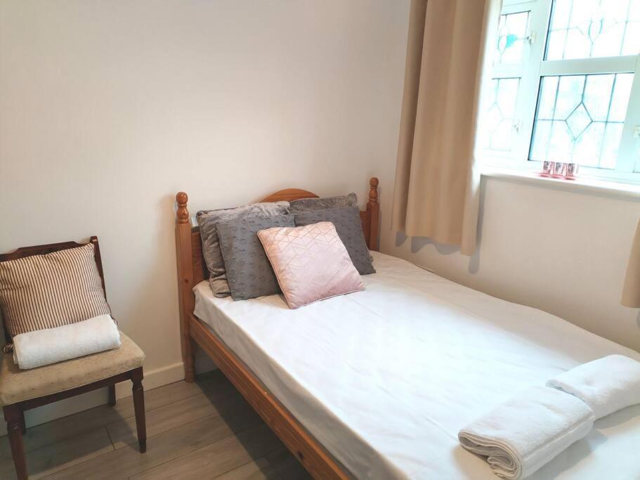 Cosy Near E1 Holiday home