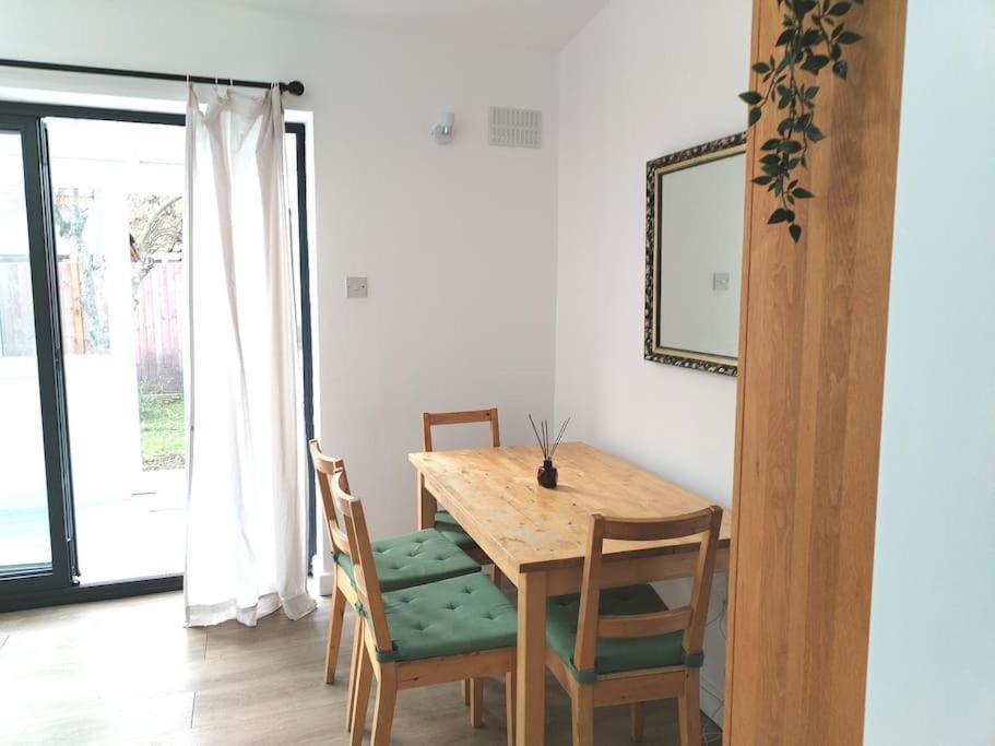 Cosy Near E1