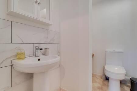 Apartamento Spacious Ealing Broadway *