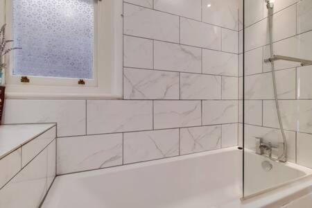 Spacious Ealing Broadway Apartamento *