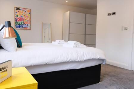 Modern One Bedroom In Ealing Common Apartamento