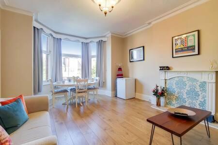 Apartamento Spacious Ealing Broadway Londres