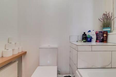 Spacious Ealing Broadway Londres