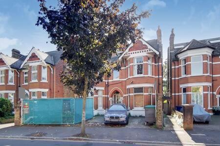 Spacious Ealing Broadway *