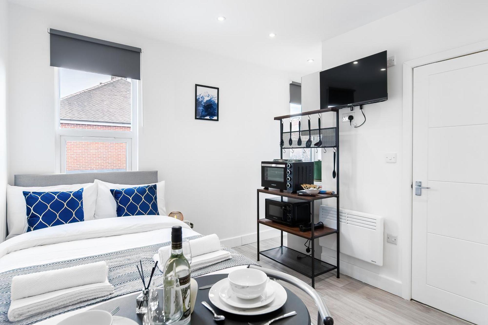Modern Studio By Livestay Short Lets & Serviced *