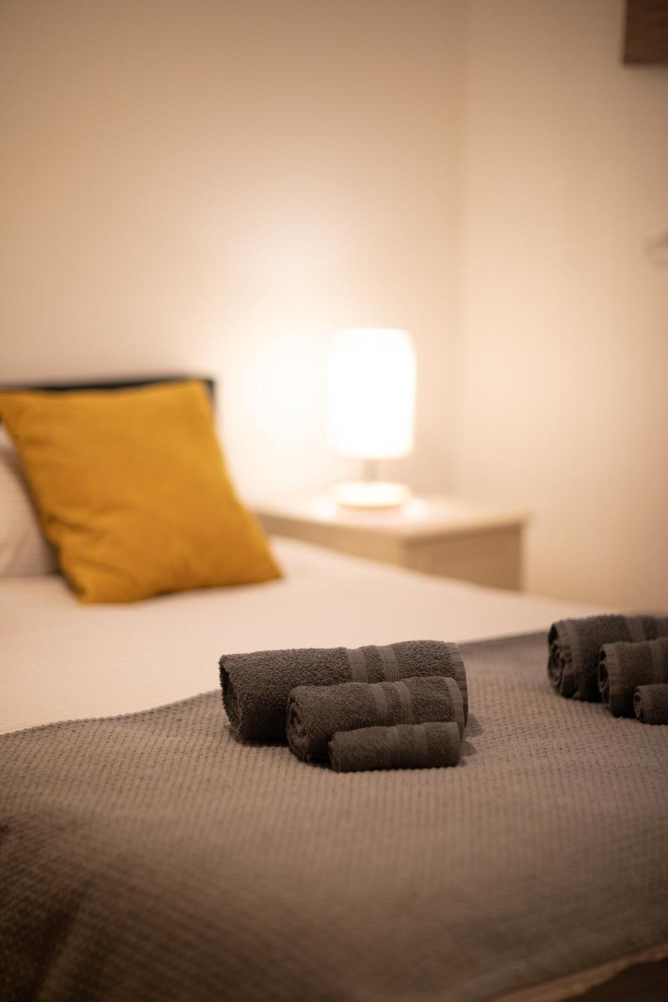 Bright And Spacious One Bedroom Apparment, Free Parking Apartamento