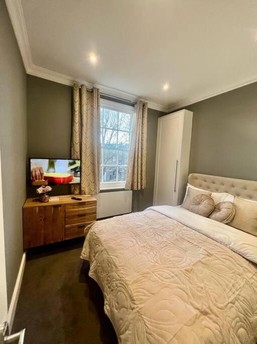 Flat In The Heart Of Holland Park Apartamento