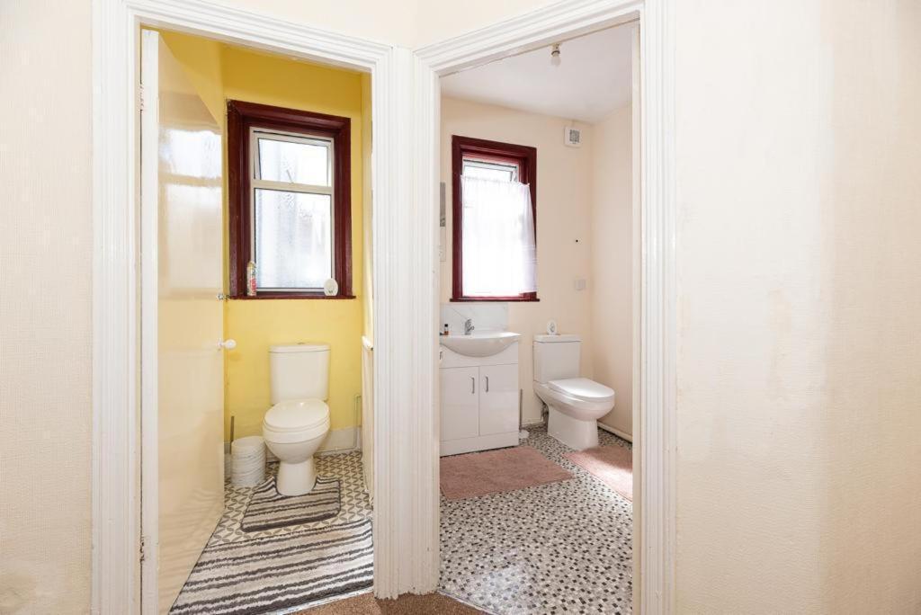 Barking Road Comfy House Homestay London