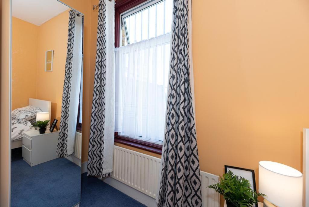 Barking Road Comfy House *