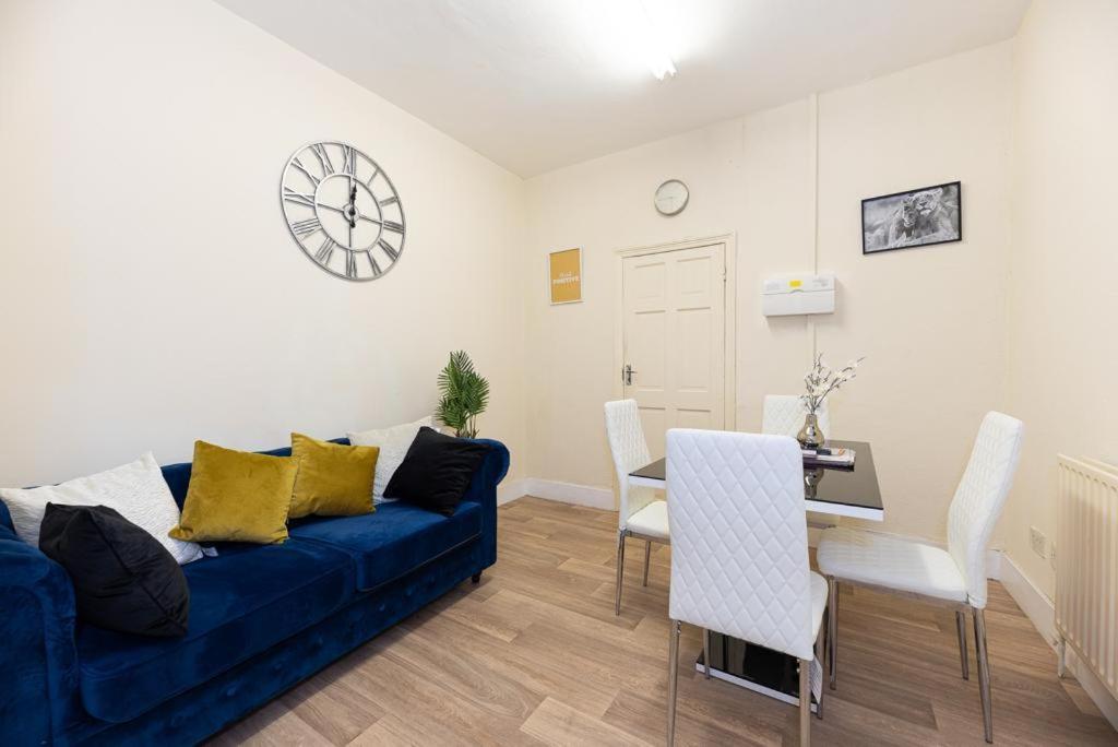 Barking Road Comfy House London