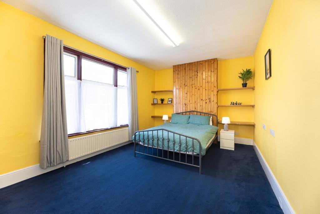 Barking Road Comfy House London