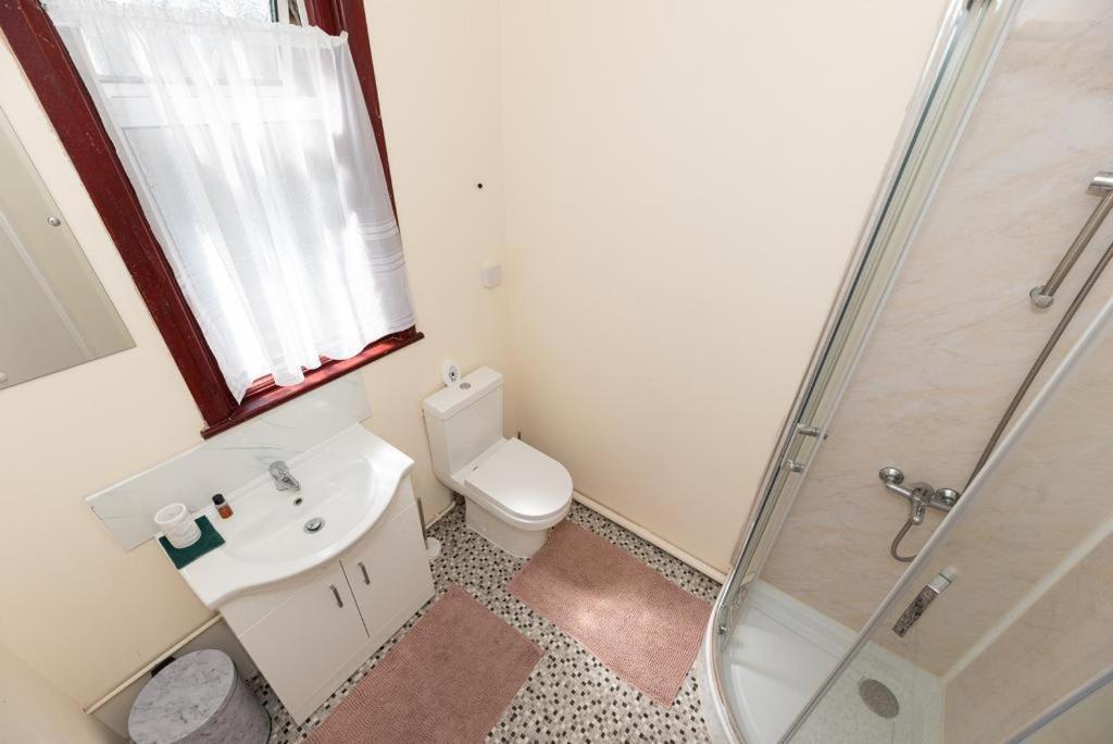 Barking Road Comfy House London