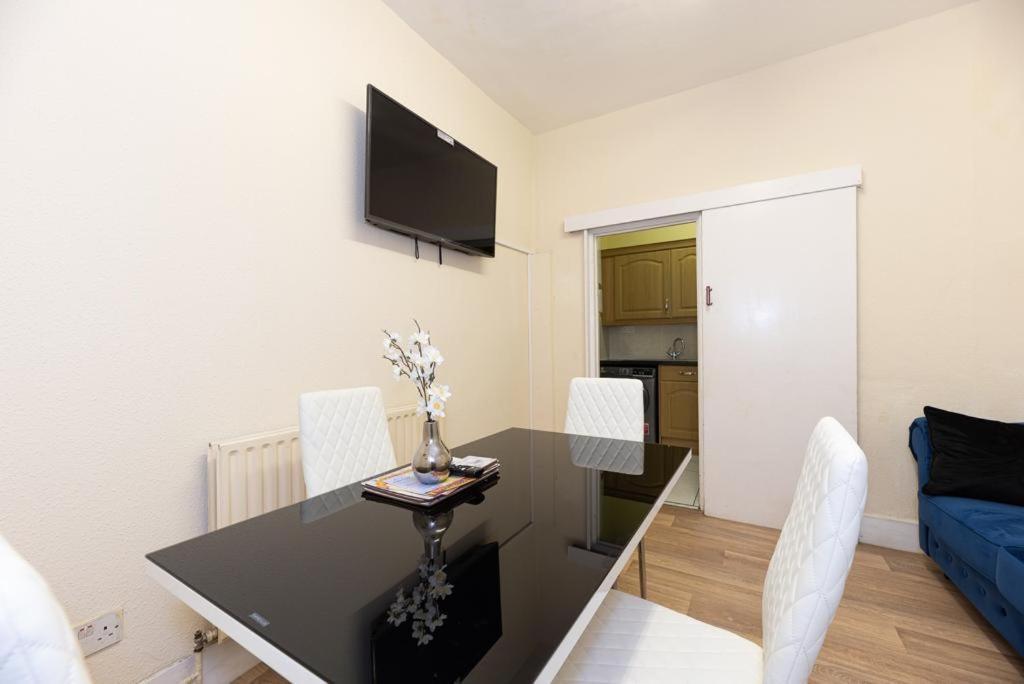 Barking Road Comfy House Homestay London