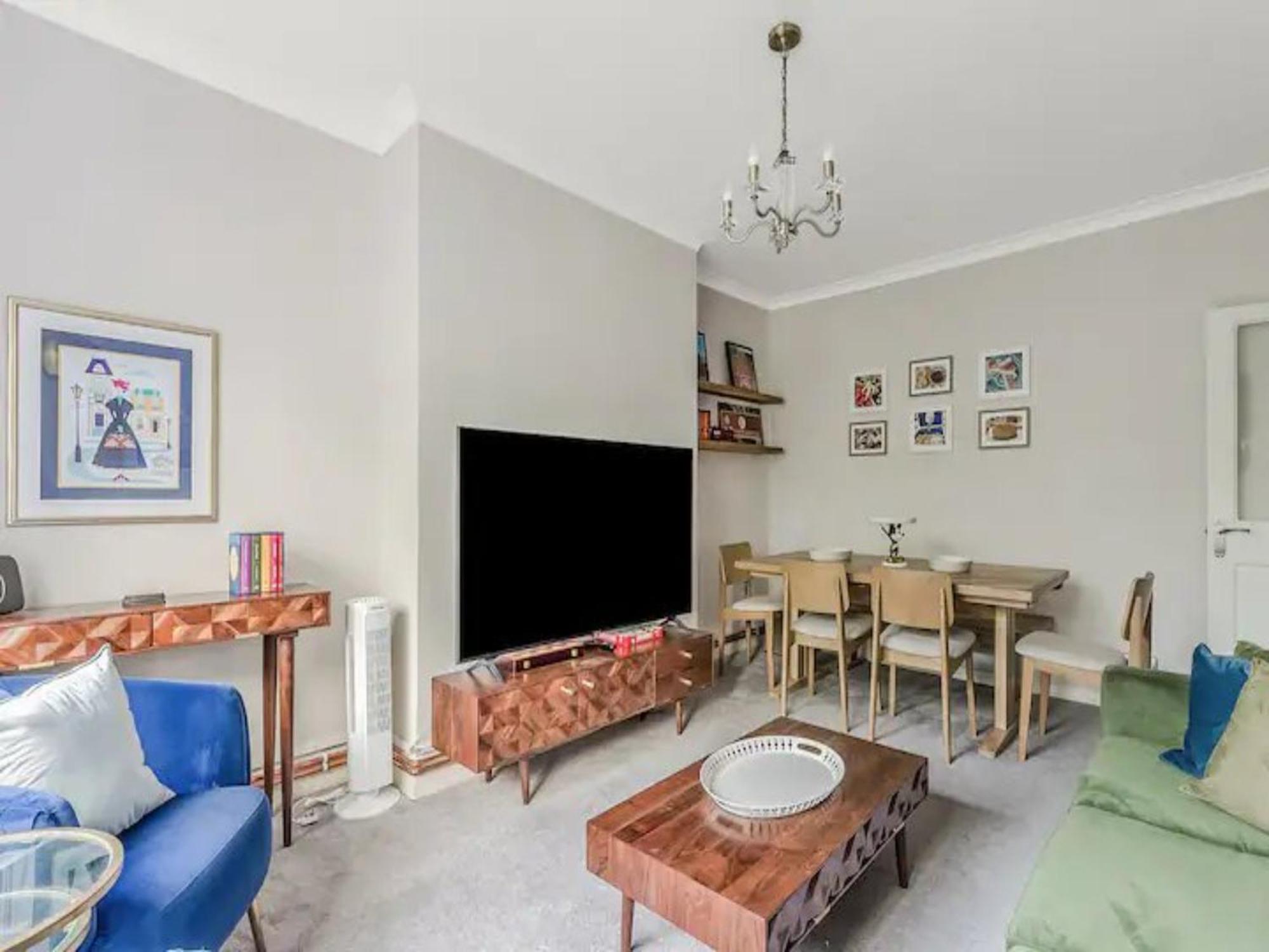 Pass The Keys - Modern Trendy Battersea London