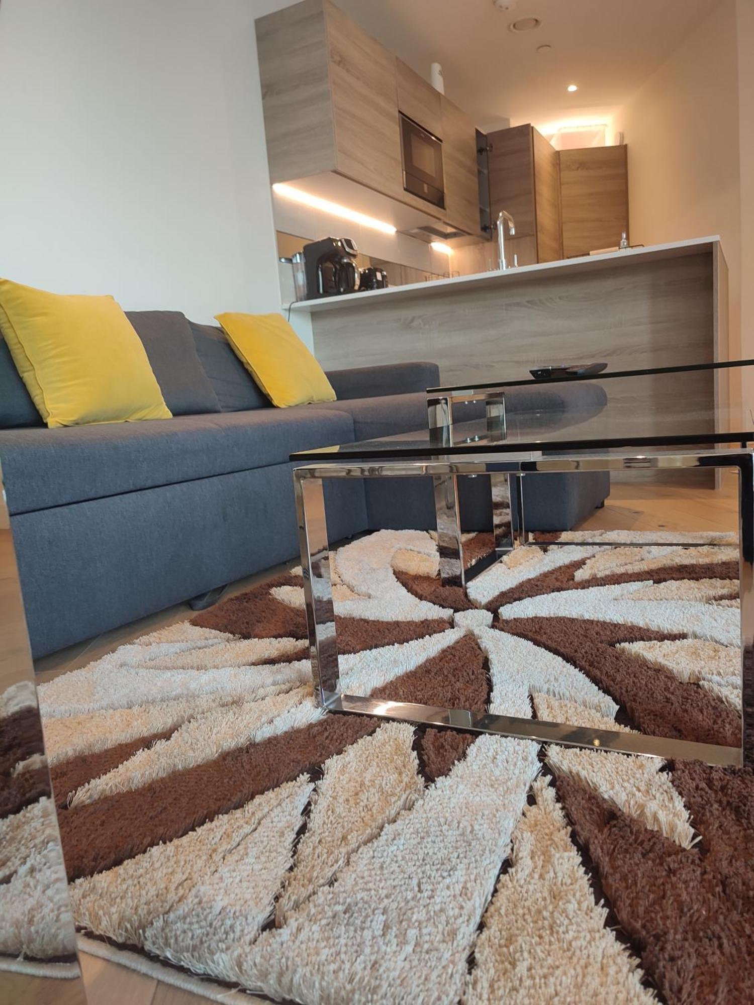 Luxury Riverside With Easy Access To London, O2, Excel Centre And Parking *