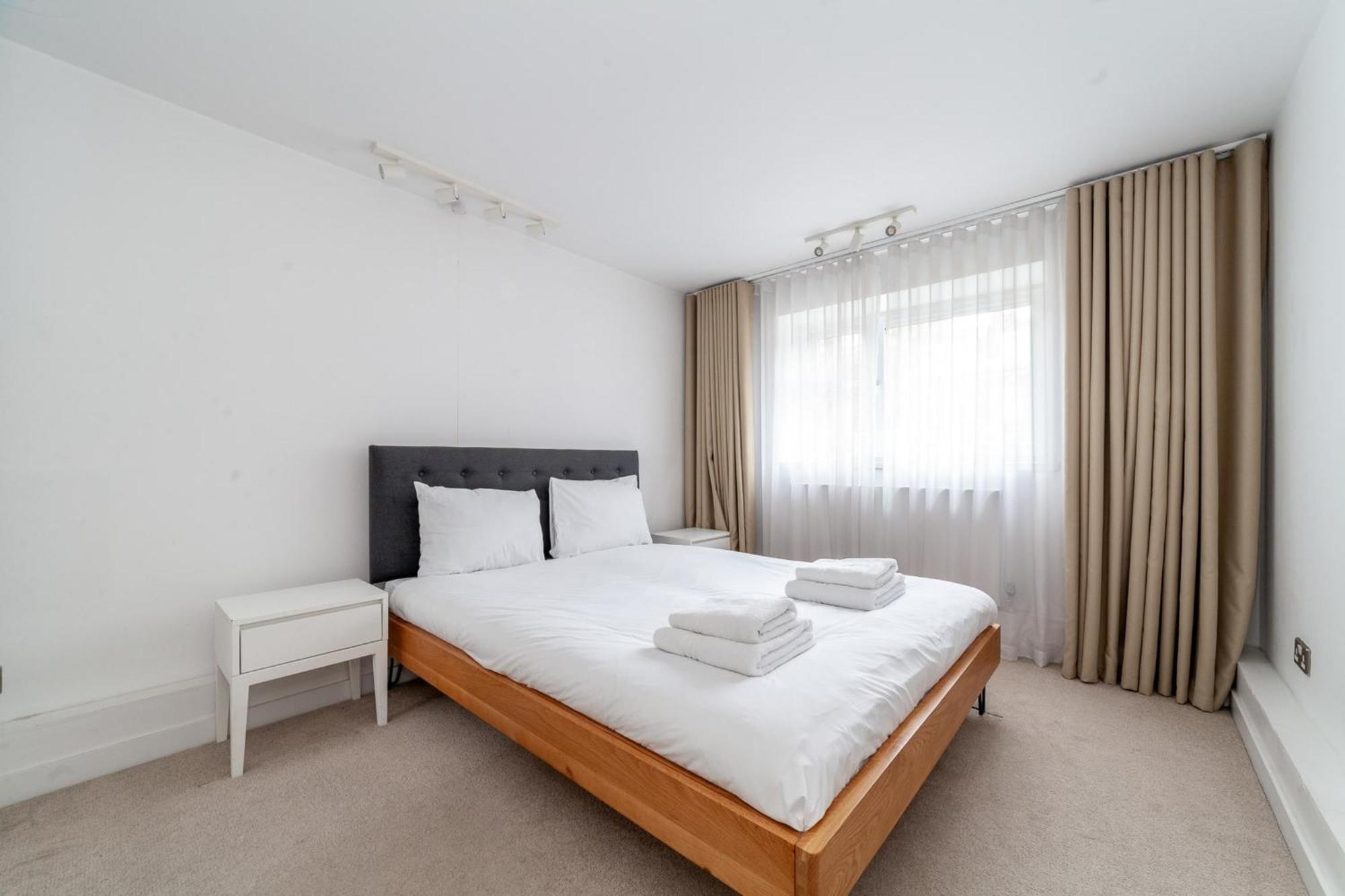Relay Two Bedroom Belgravia Charm *