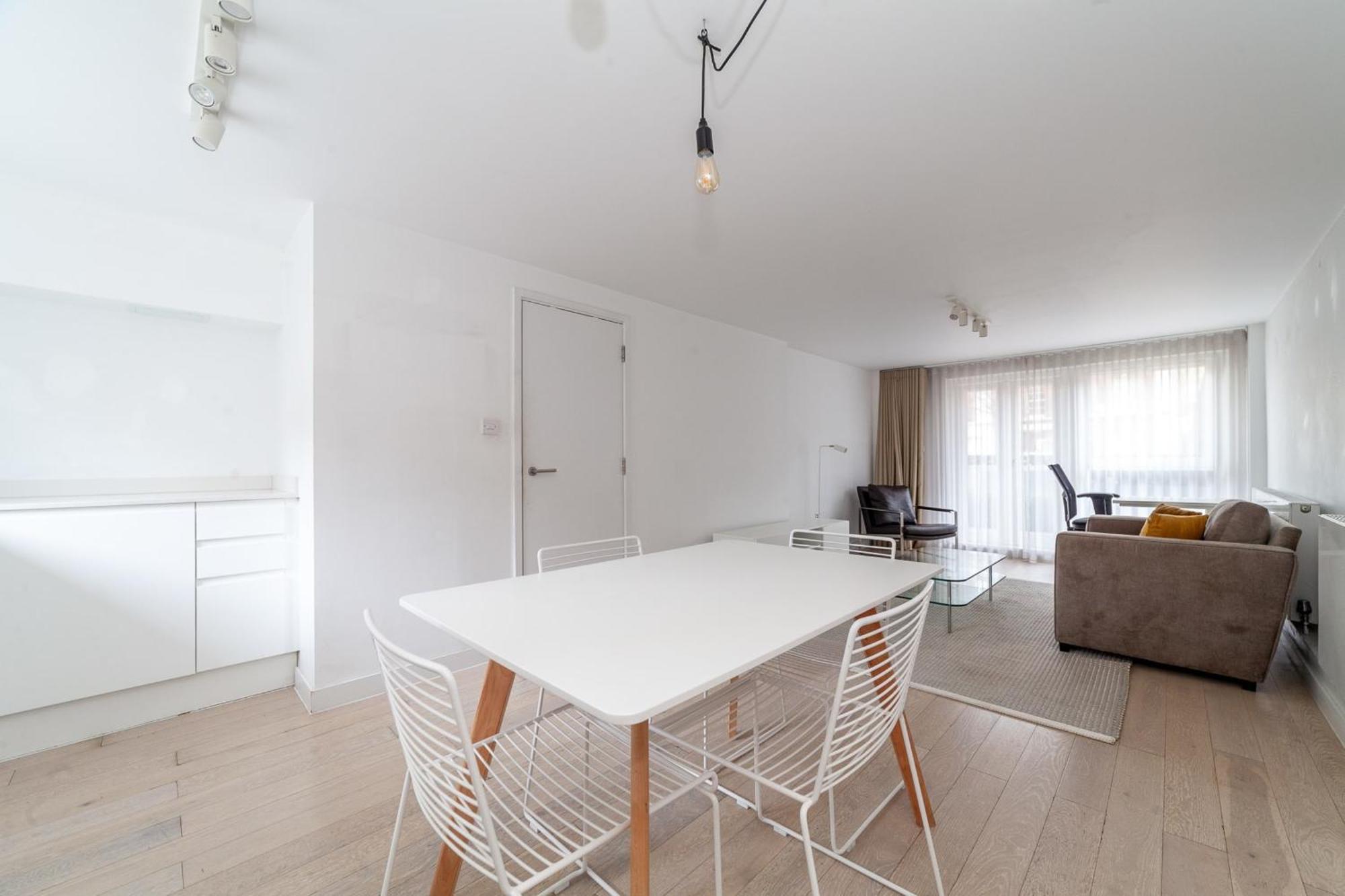 Relay Two Bedroom Belgravia Charm *