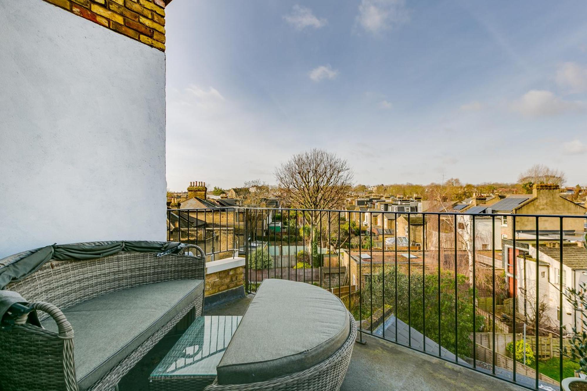 Stylish 2 Bed Flat With Balcony Great Views Nrtube Apartamento *