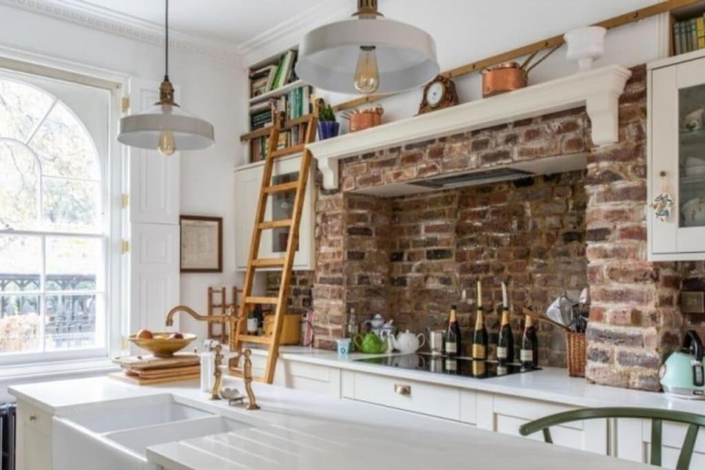Gorgeous Grade Ii Listed Georgian House - Leafy Square Views - Сasa de vacaciones