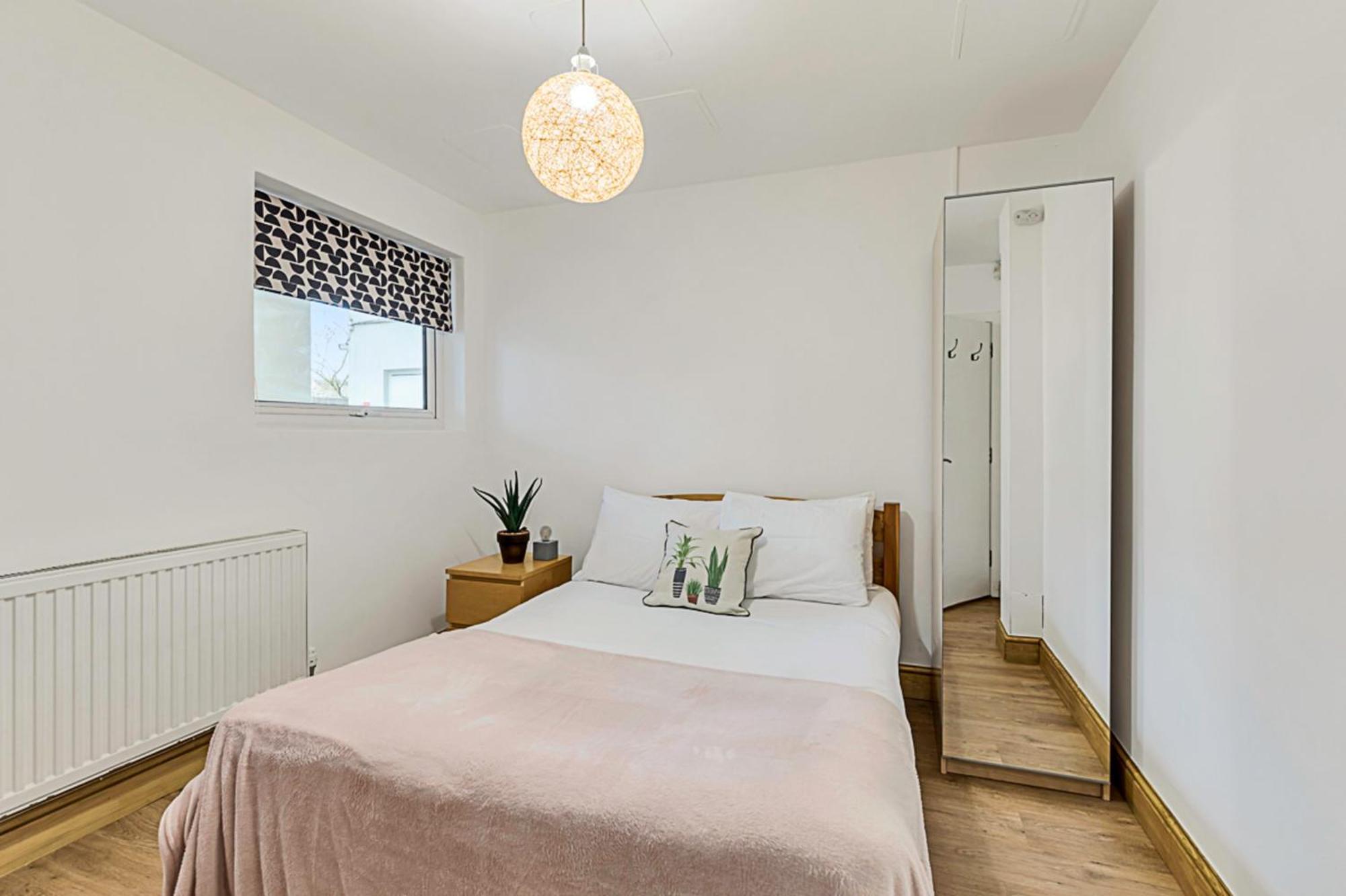 Modern Comfort Two Bedroom Gem On The Rye *