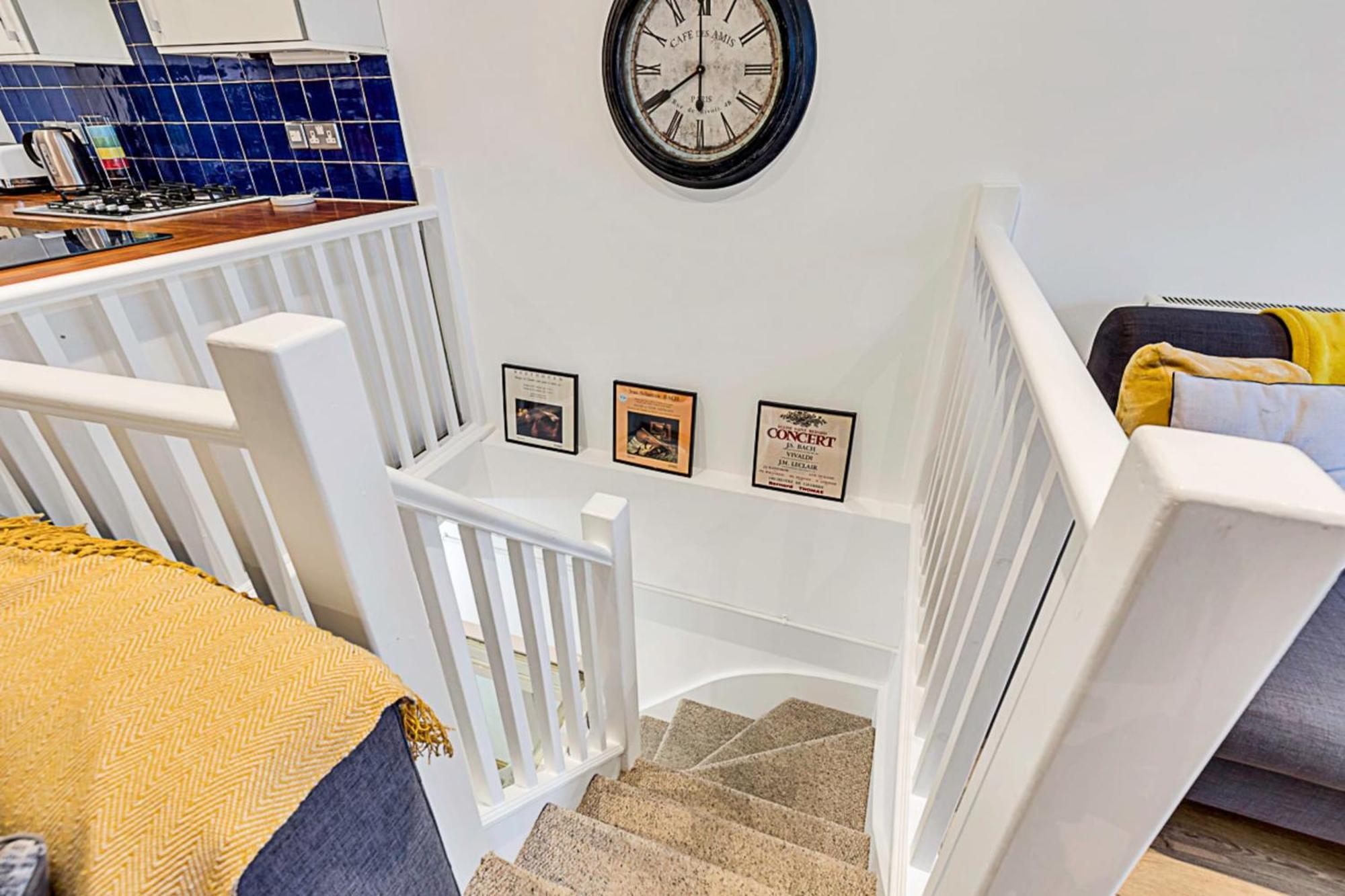 Modern Comfort Two Bedroom Gem On The Rye *