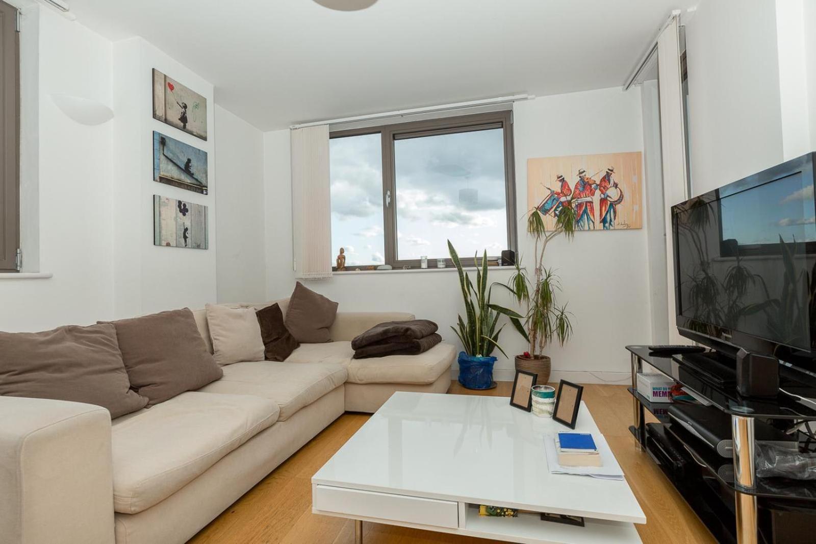 2 Bedroom East With Amazing Views * Londres