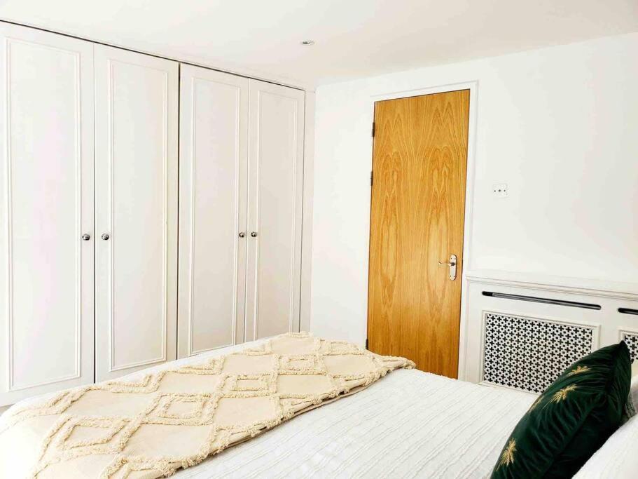Cosy Tower Bridge Hideaway - Ground Floor Apartment *