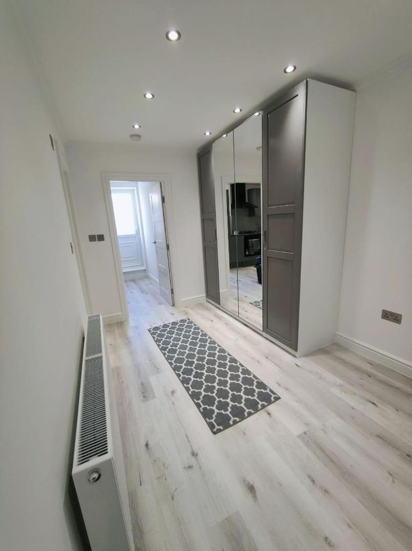 Flat 6 Crawford * Londen