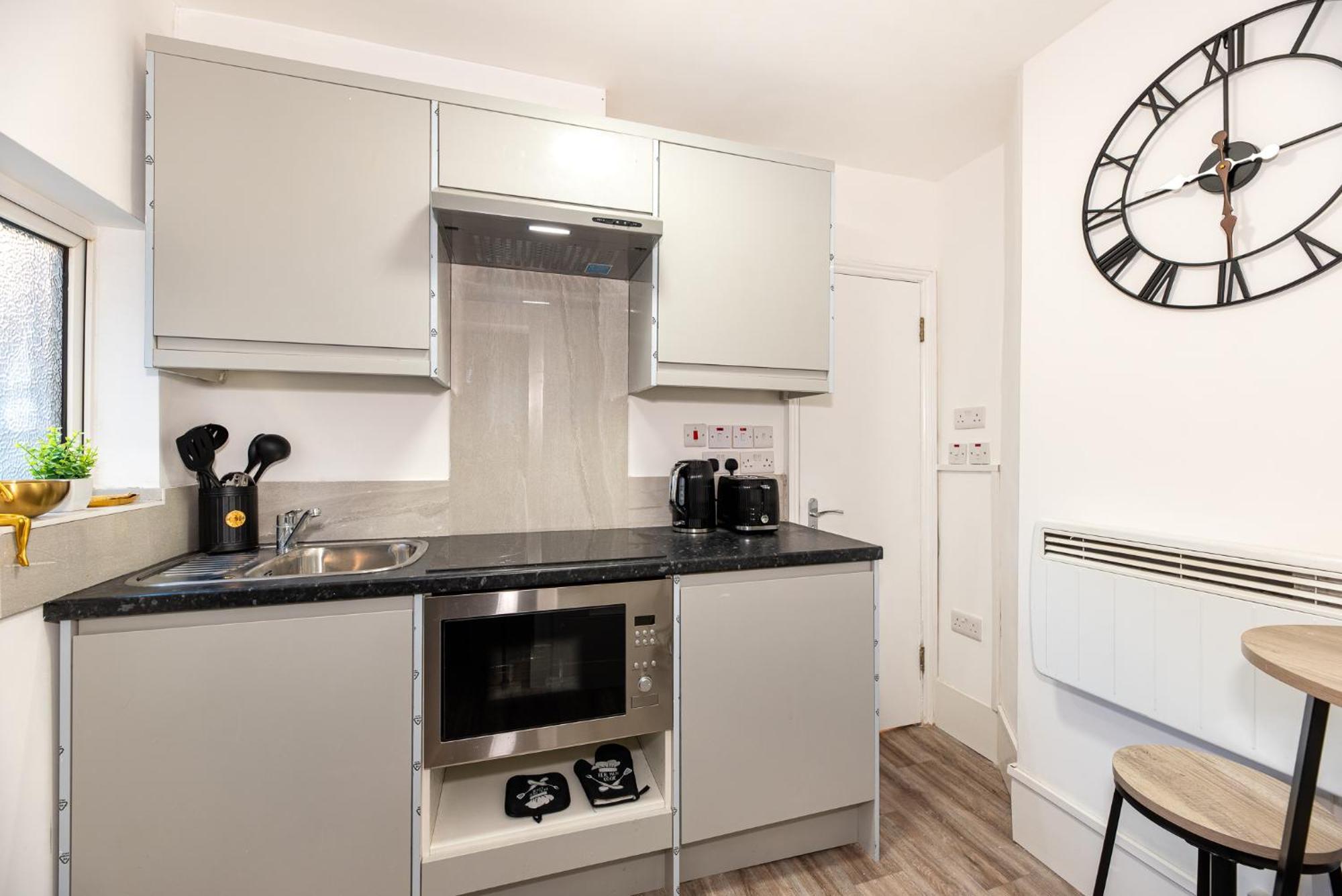 Cozy Ground-floor Studio, Excellent Access *