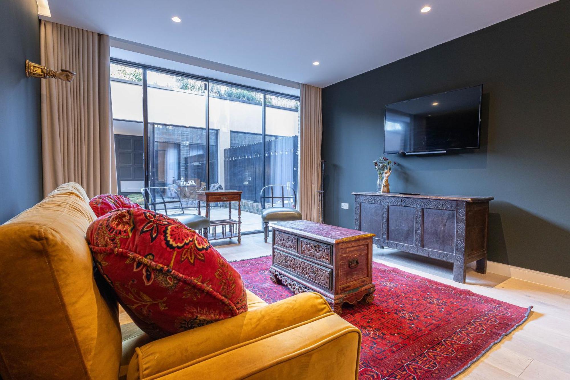 The Arches Luxurious Three Bedroom Close To Hampstead Heath With Garden Balcony And Courtyard * London