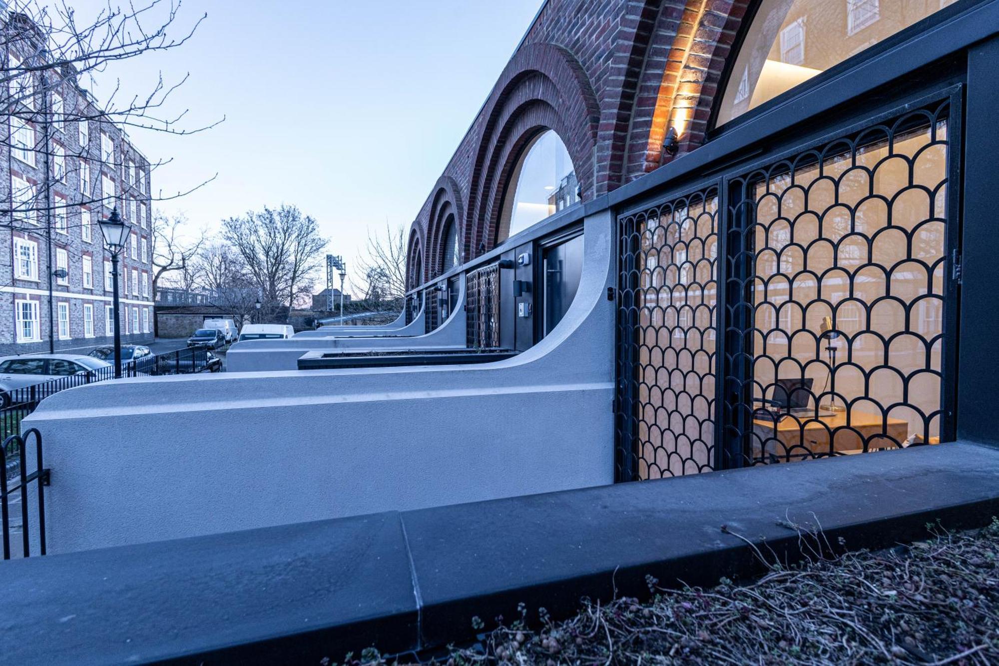 Apartment The Arches Luxurious Three Bedroom Close To Hampstead Heath With Garden Balcony And Courtyard