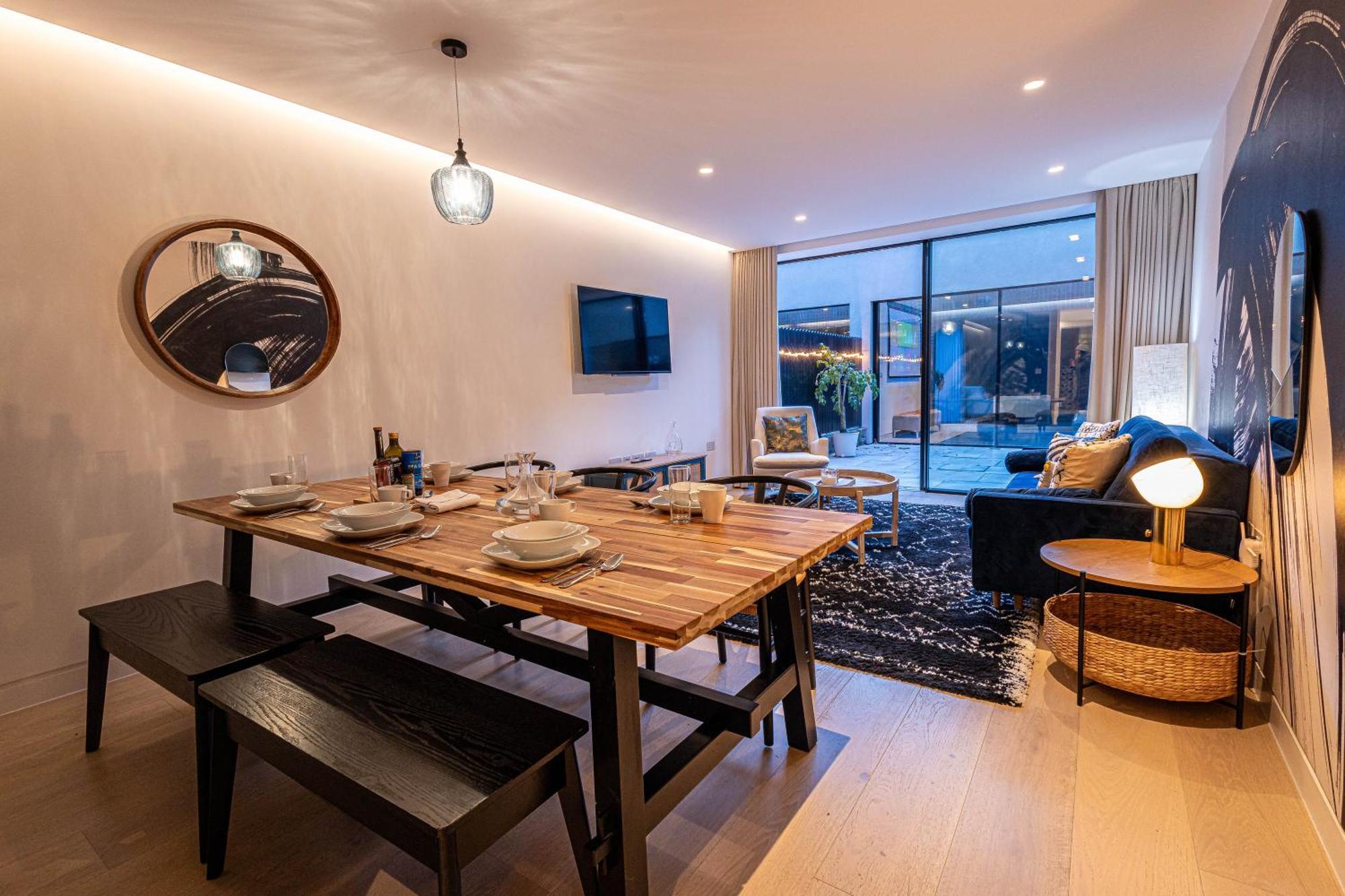 The Arches Luxurious Three Bedroom Close To Hampstead Heath With Garden Balcony And Courtyard Apartment *