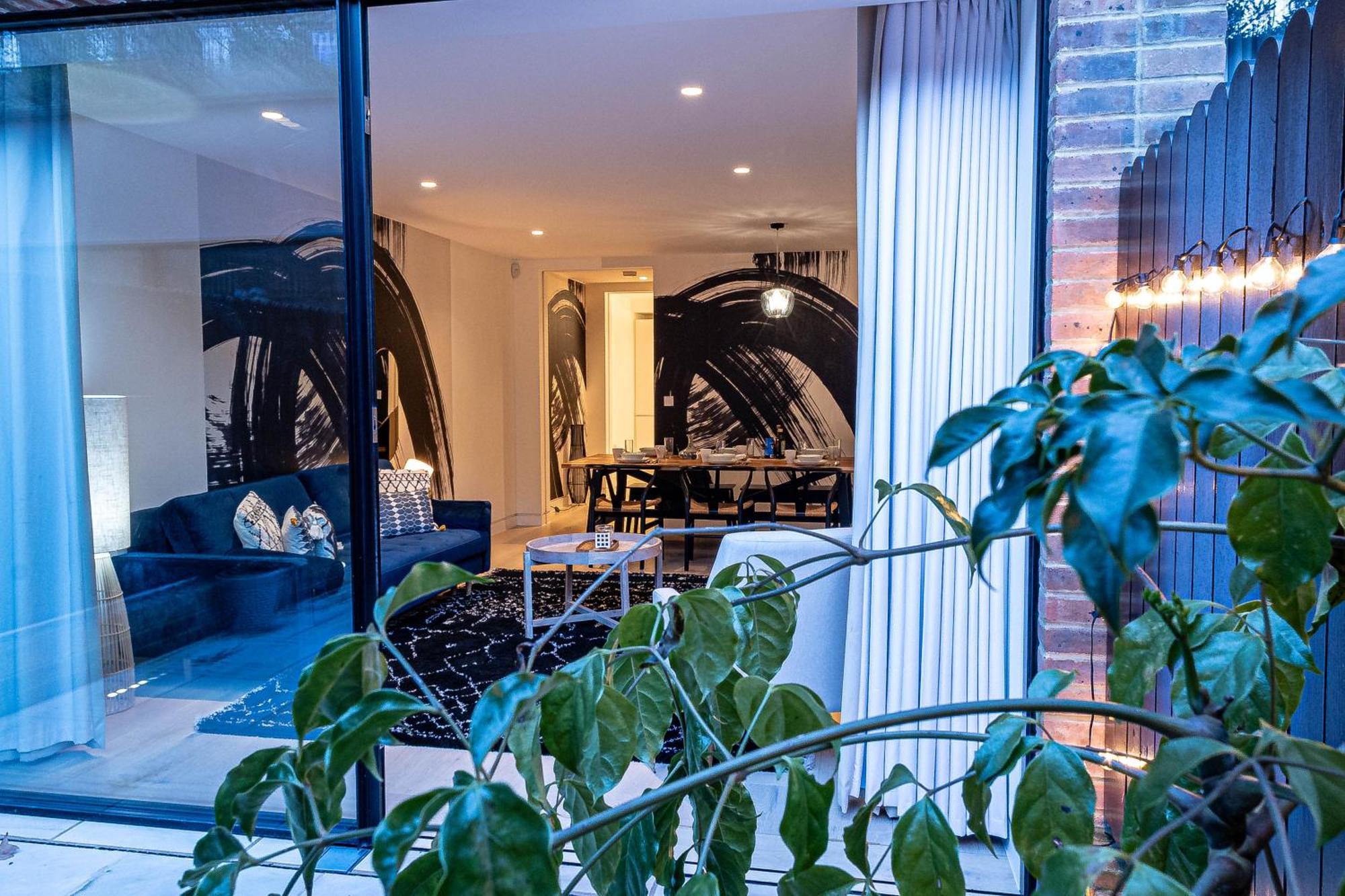 Apartment The Arches Luxurious Three Bedroom Close To Hampstead Heath With Garden Balcony And Courtyard London
