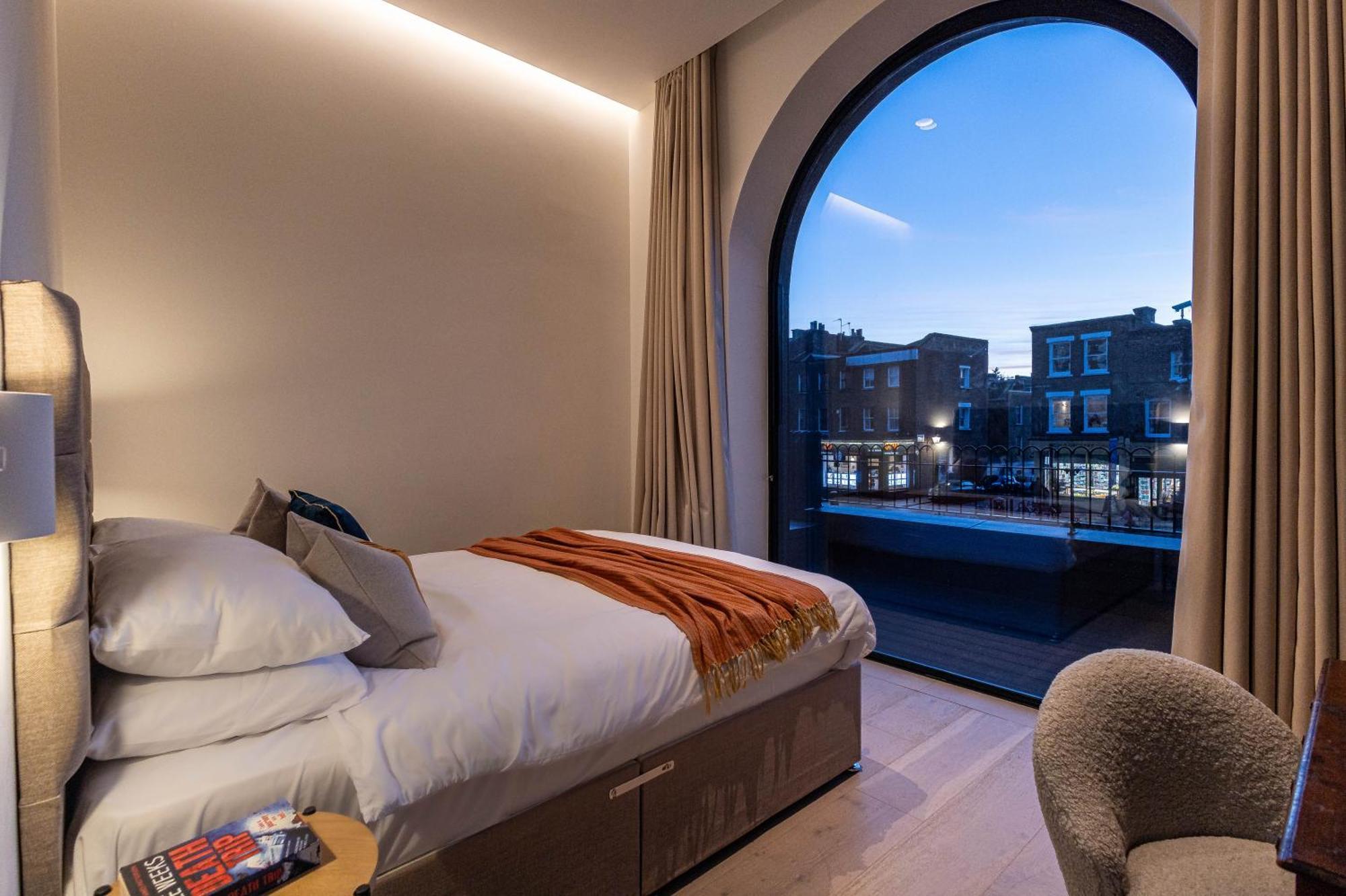 The Arches Luxurious Three Bedroom Close To Hampstead Heath With Garden Balcony And Courtyard Appartement Londres