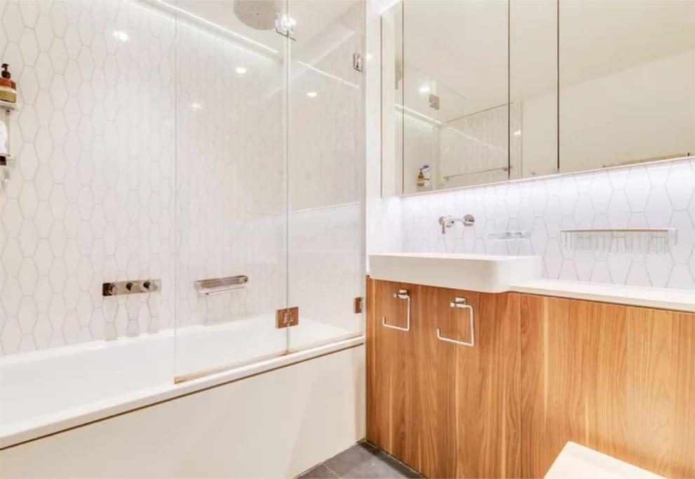 Royal Luxury 3 Beds: Covent Garden Haven *