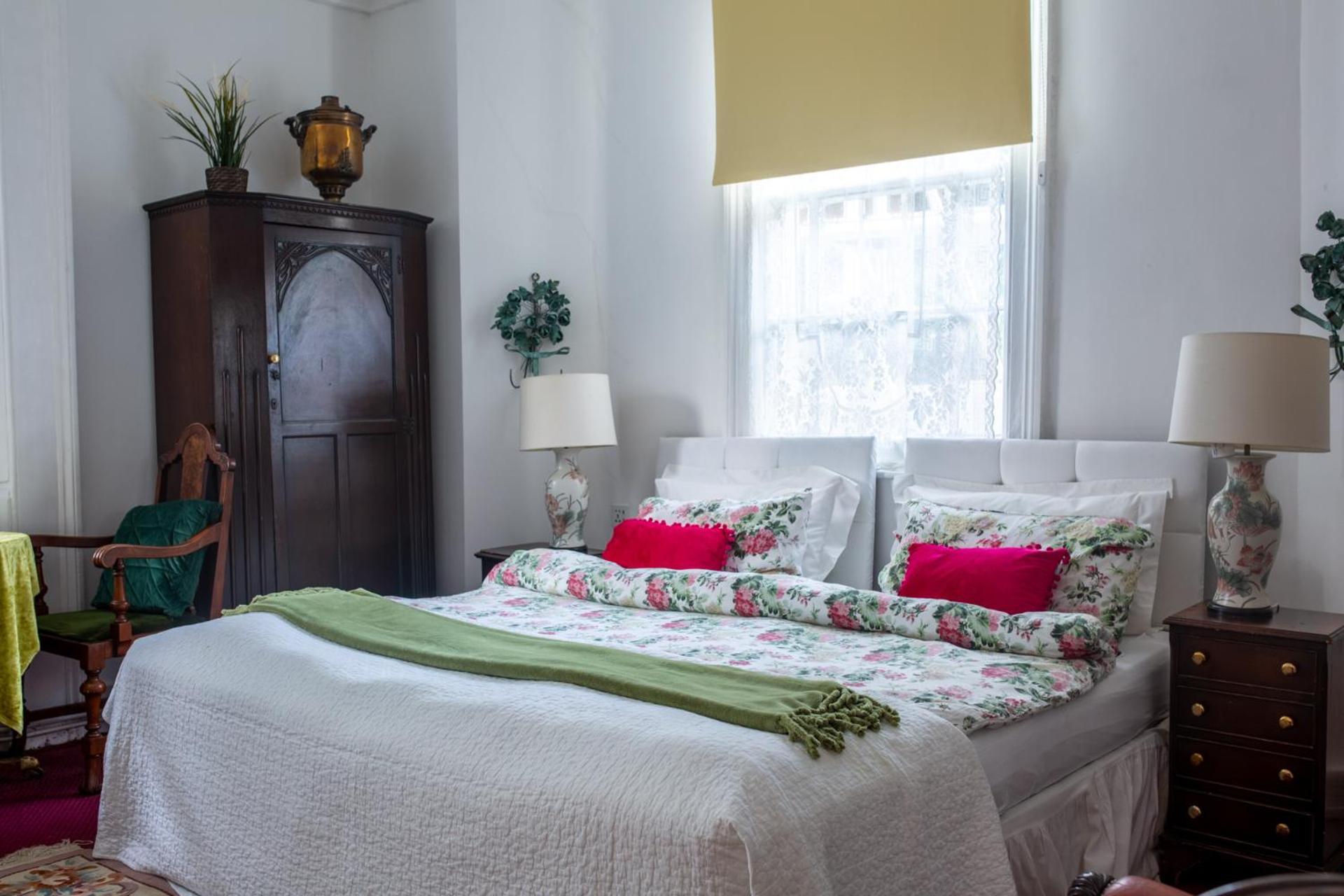 Dawson Place, Juliette's Bed & Breakfast 3*