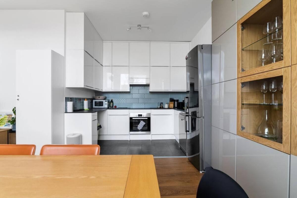 Luxury Modern Flat Near Excel, 02 & Canary Wharf Apartment *