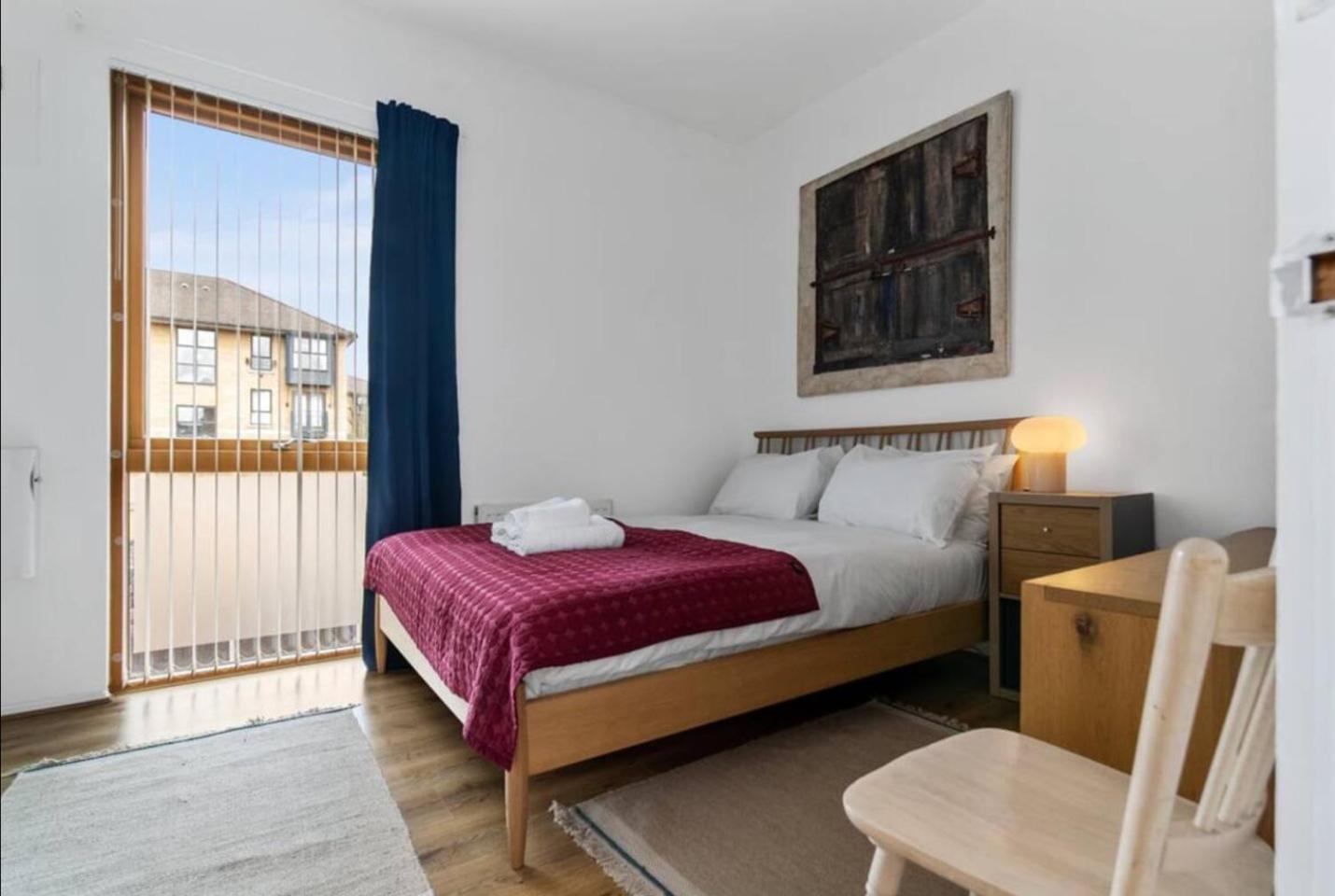 Luxury Modern Flat Near Excel, 02 & Canary Wharf *